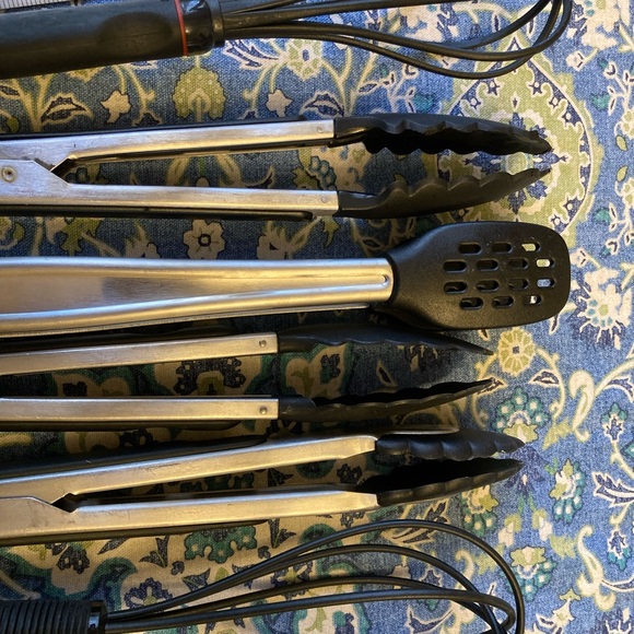 Lot of 6 kitchen tools, whisks, tongs, stainless steel handles. - Picture 4 of 5